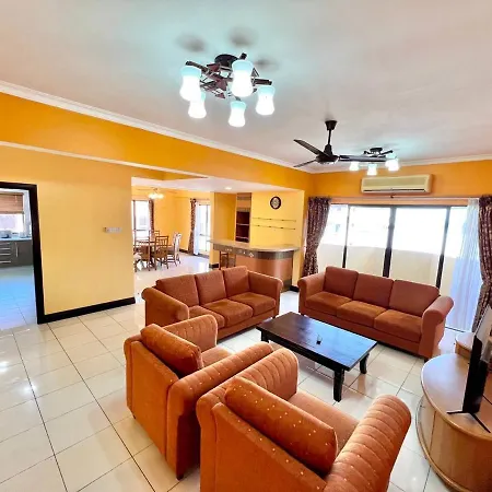 Marina Court Penthouse Kota-Kinabalu Vacation Home 5 Bedrooms - 15 Pax